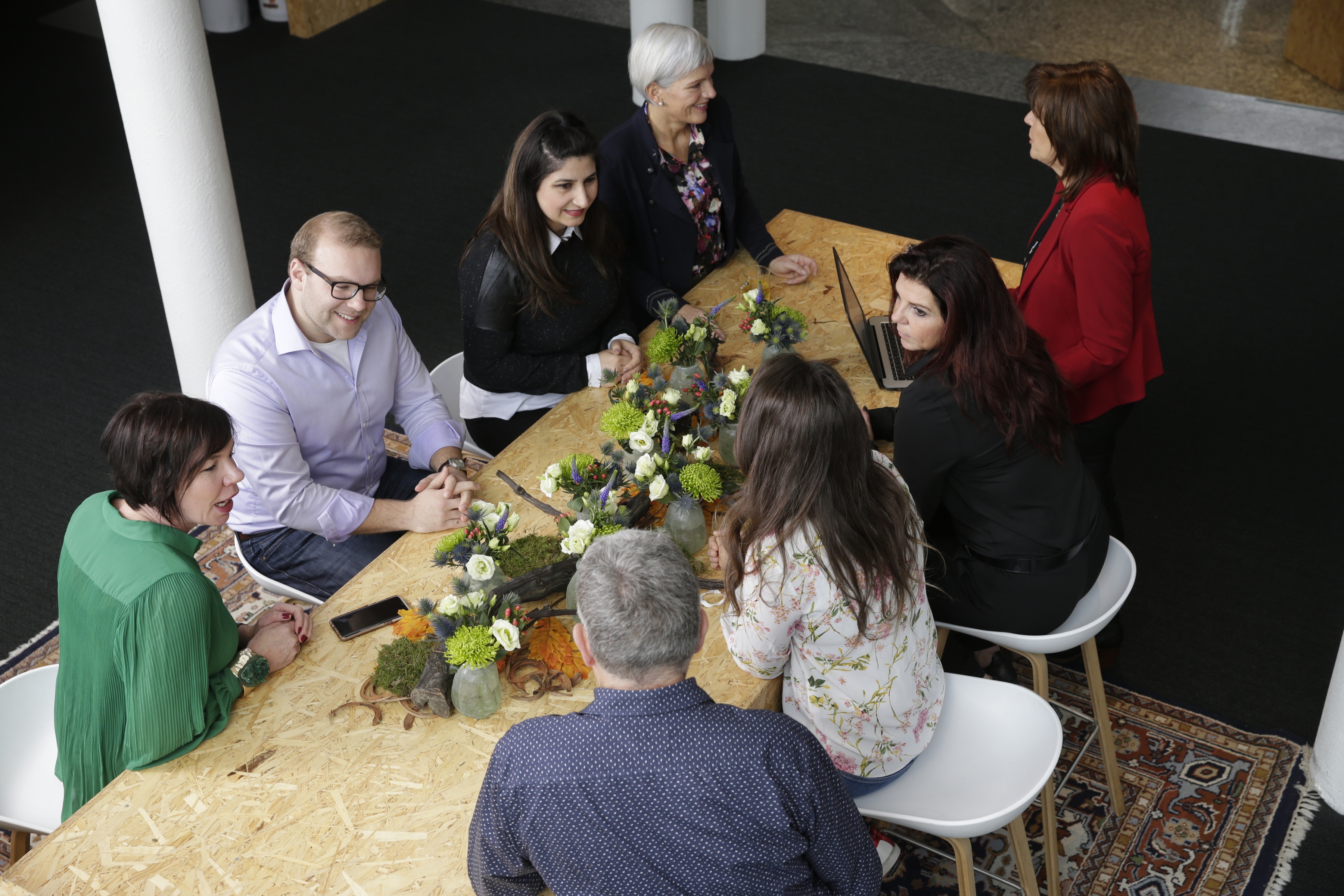 Overleg aan grote tafel